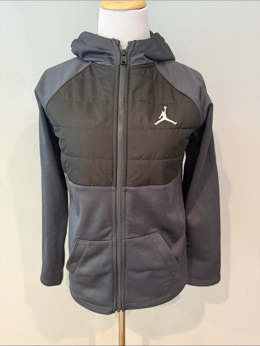 NWT Kids Jordan Hooded Thermal Performance Jacket in Black - size 12-13 L